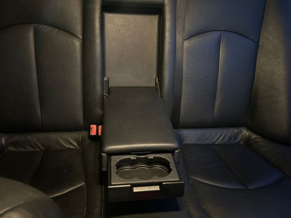 Vând Mercedes E-Class W211
