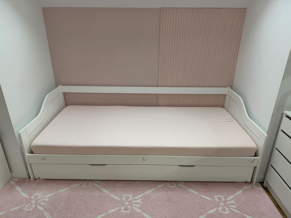 Pat lemn 90/200 cm cu sertar saltea suplimentara 90/200 cm. 2 saltele incluse in pret