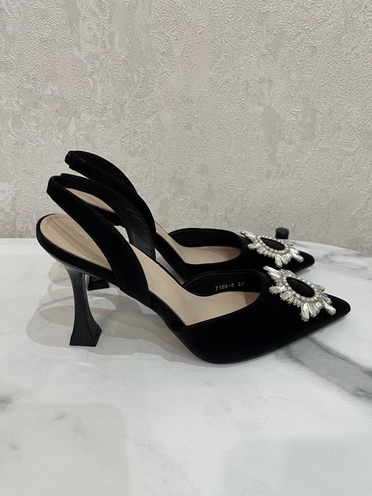 Новые черные туфли 37 размер