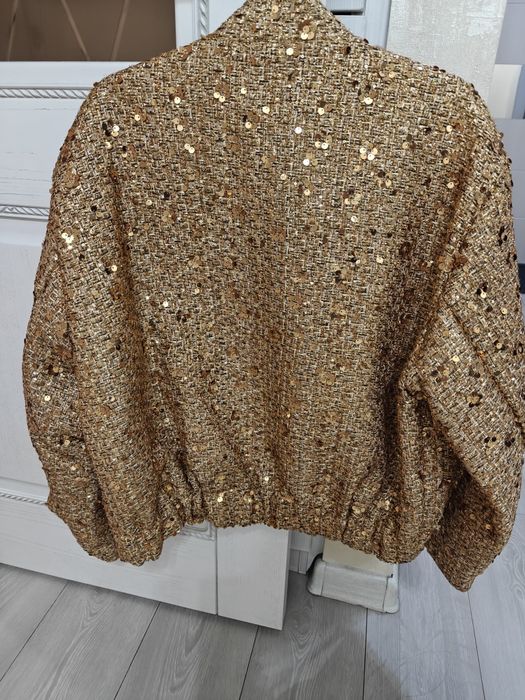 Бомбер нарядный новый