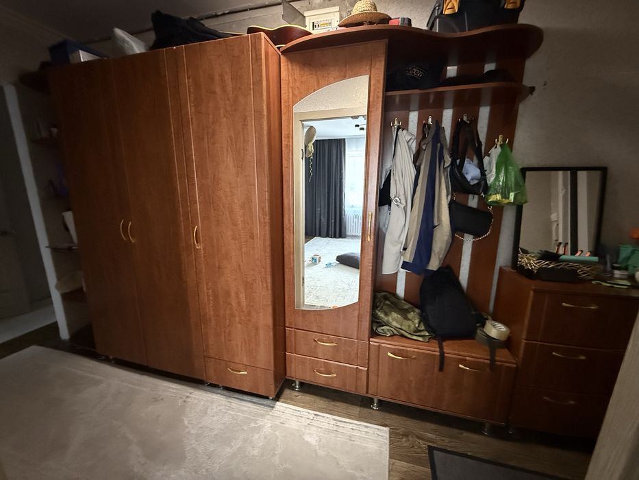 Стенка в прихожую