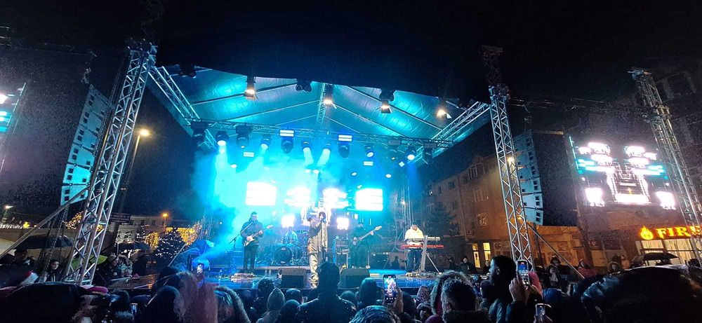 Scena.sonorizare si lumini pentru evenimente