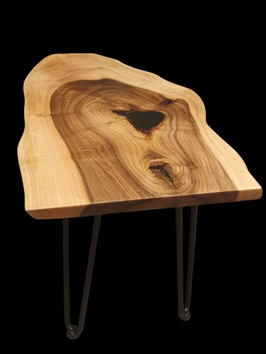 Масa за кафе. Масив орех с черна епоксидна смола.