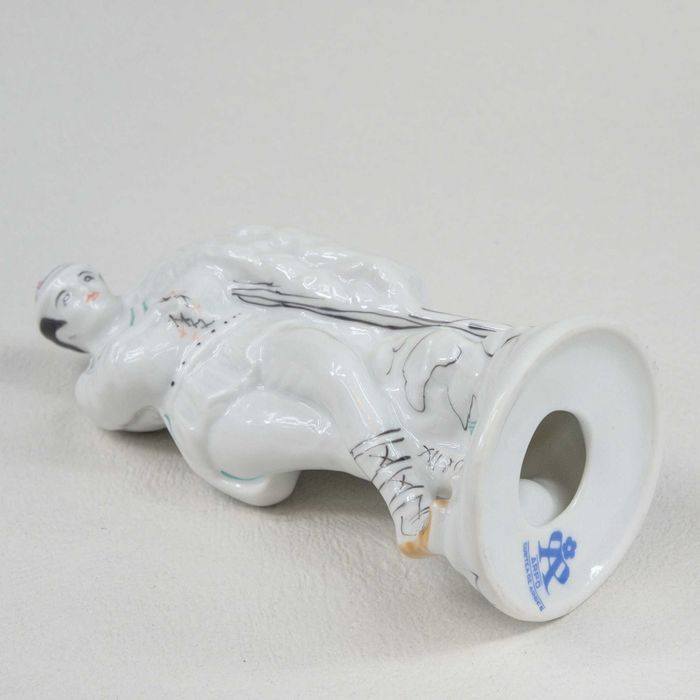 Bibelou  statueta portelan ciobanasul/taran, ARPO Curtea de Arges, vin