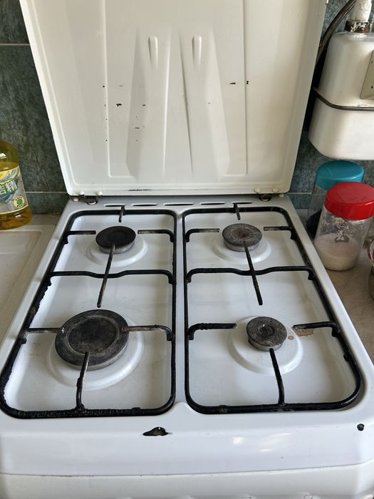 Холодильник и газовый плита