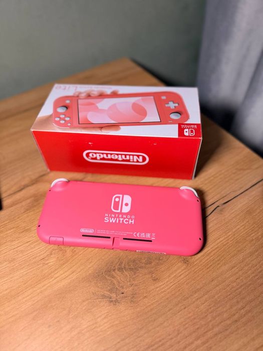 Nintendo Switch Lite, кораллового цвета