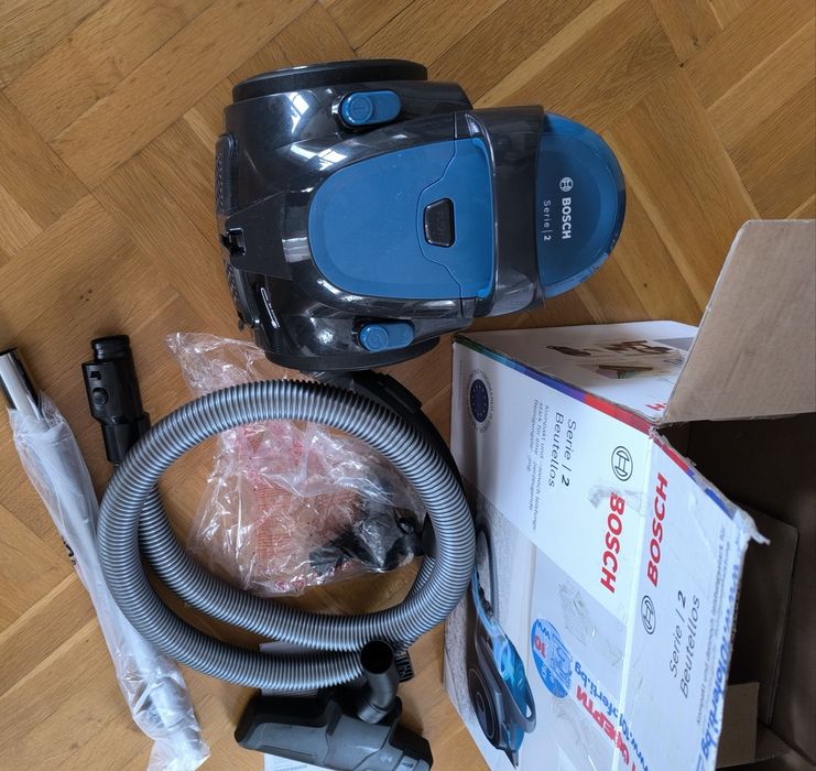 Нова прахосмукачка,само извадена за тест.