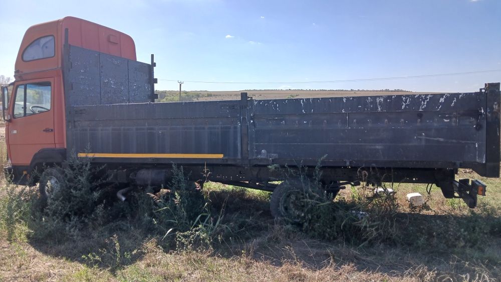 vindem  camion platforma Mercedes Benz 814