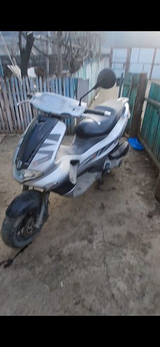 De vânzare scuter 125 gilera runner defec electro motorul