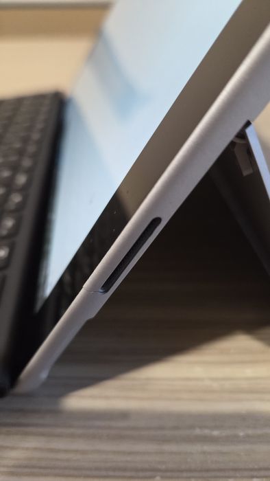 Microsoft Surface GO