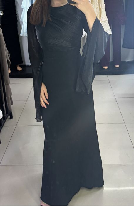 Черное длинное платье