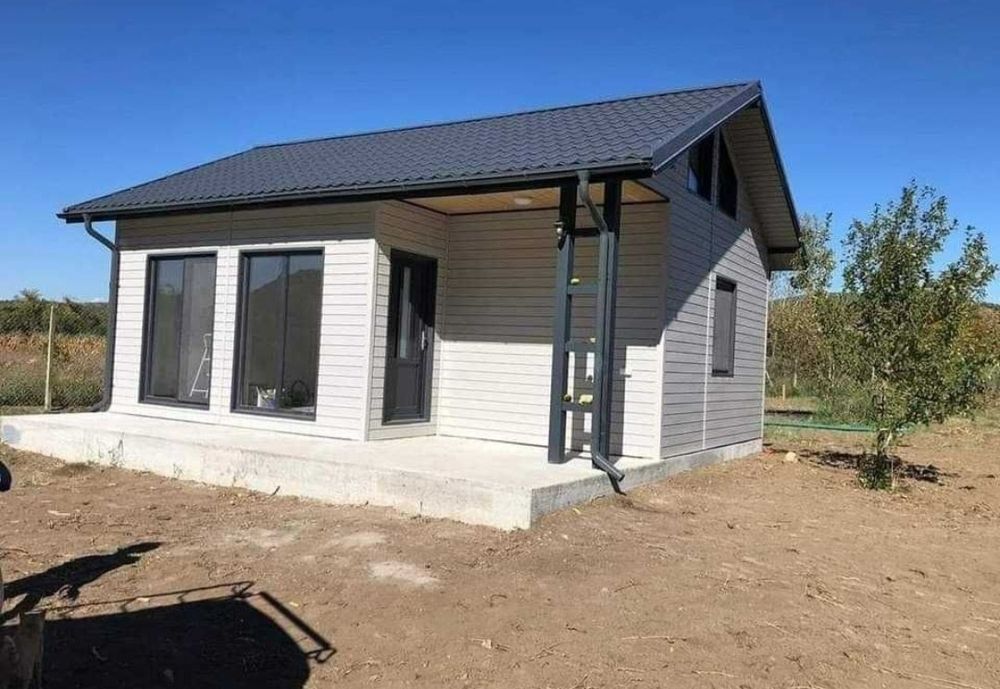 Vând case pe structura metalica