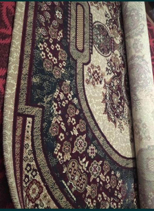 Продаются ковры. Ярко бордового и кофейного цвета. Ворот высокий