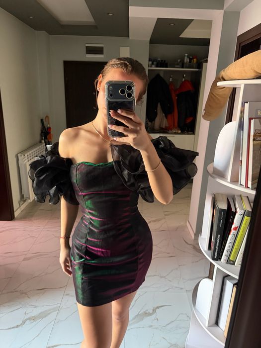 Официални рокли.