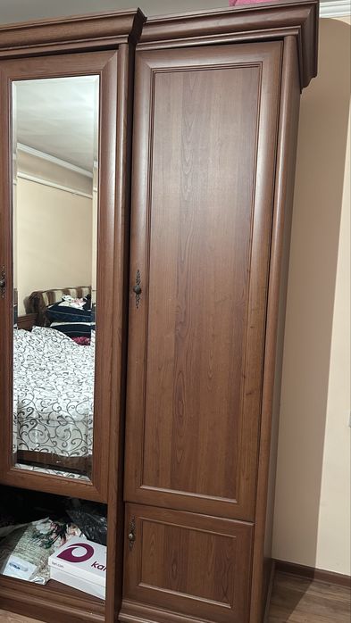 Спальный гарнитур срочно продам