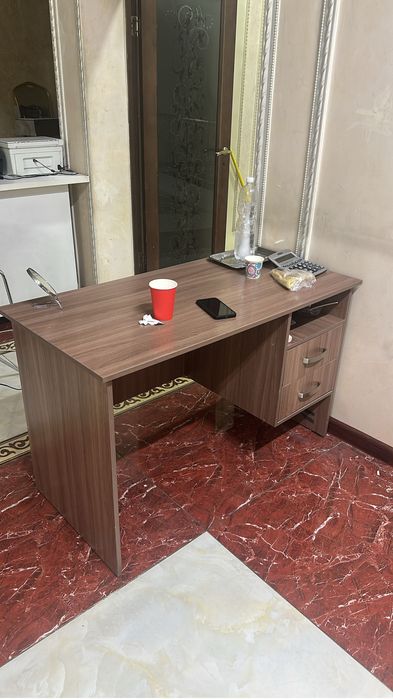 Письменный стол срочно продам