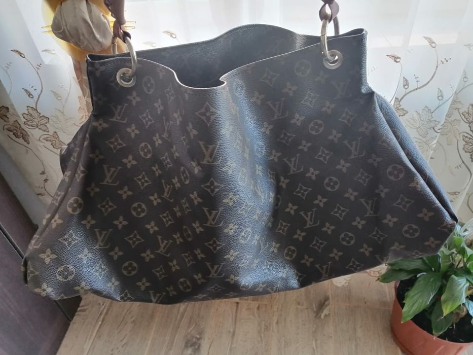 Vând Geantă  Louis Vuitton