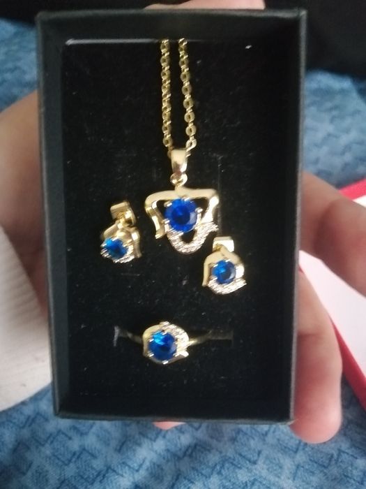 Комплект настоящее золото проба (585)  подходит любому во