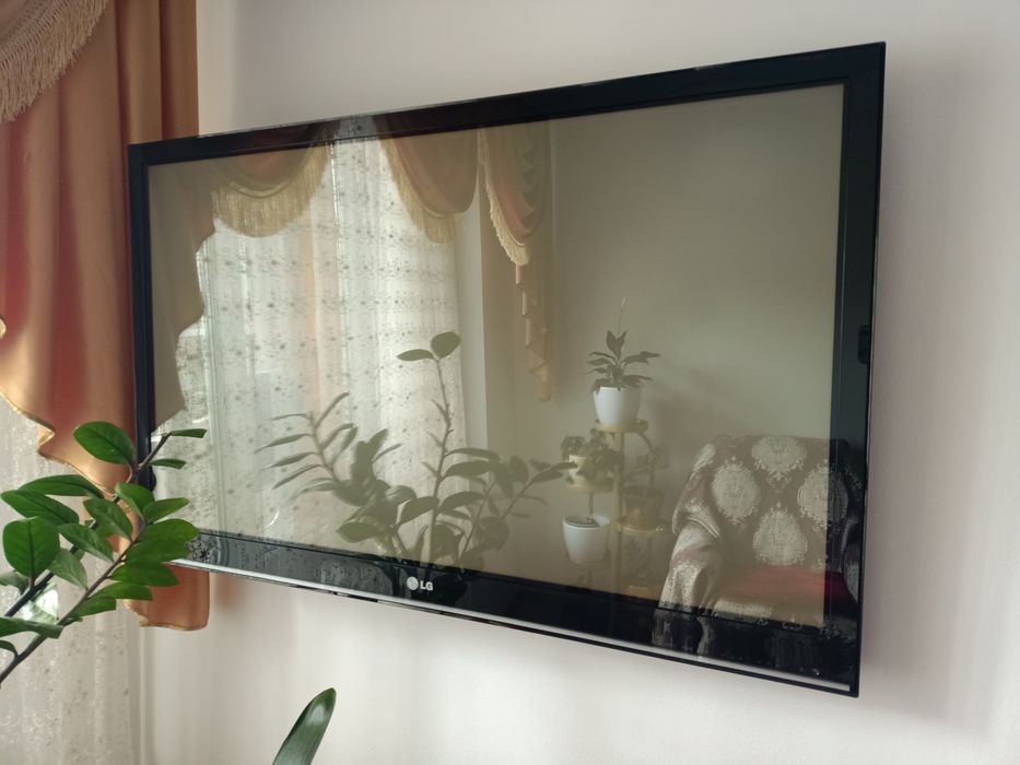 Продам Телевизор LG