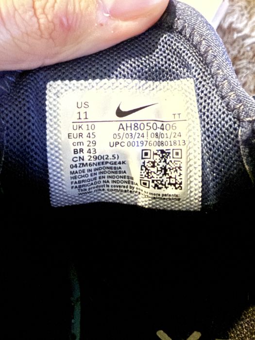 Продавам оригинални Nike aur max 270 navy blue номер-45  29см стелка