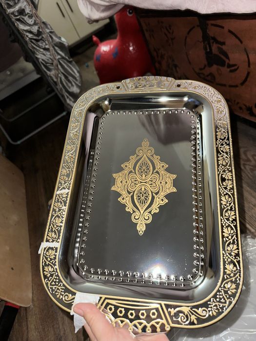 Поднос новый.внутри 3шт.разных размероа