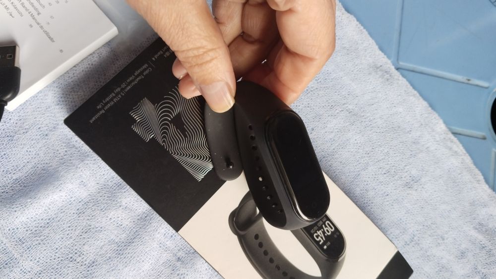 Продаю новые фитнес-браслет