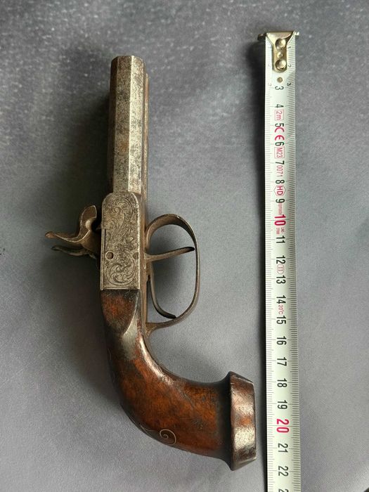 Уникален стар двуцевен пищов, сребърни набивки