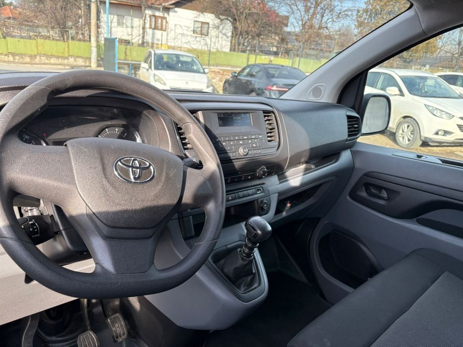 Toyota Proace usor avariat