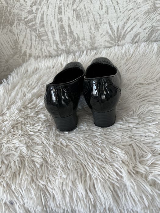 Pantofi de lac cu toc