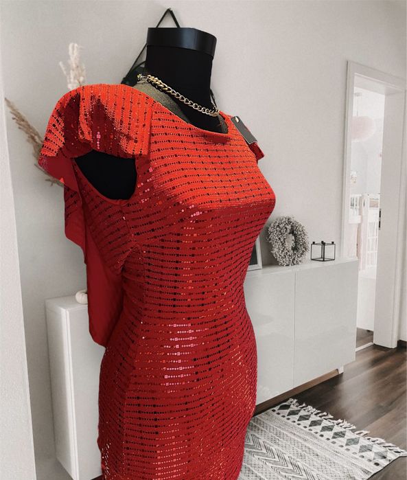 Rochie rosie paiete spatele gol S noua cu eticheta