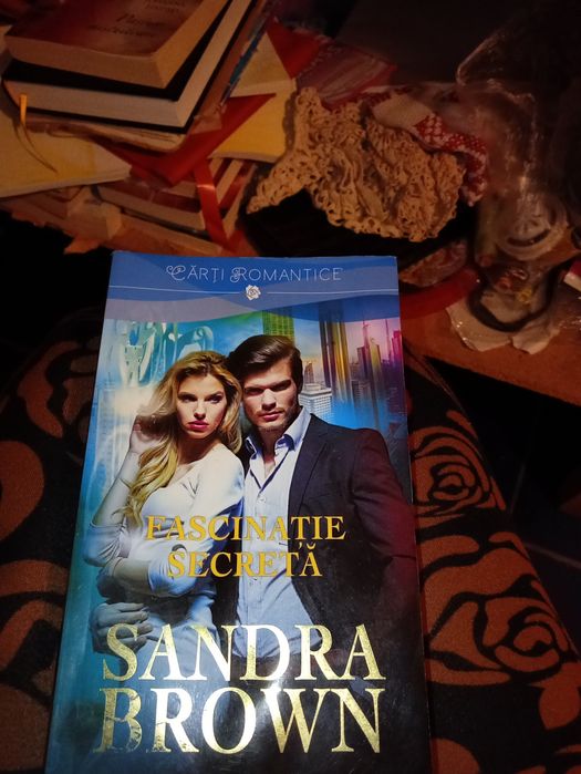 Vand carti 5 lei bucata stare buna