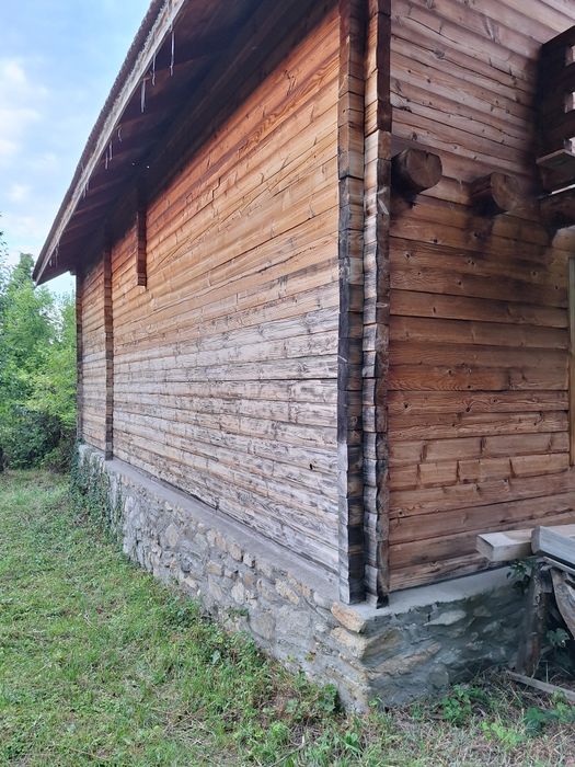 Vând cabana de lemn semirotund