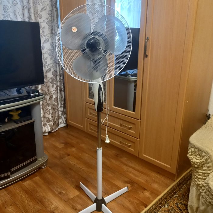 Продам вентилятор напольный.