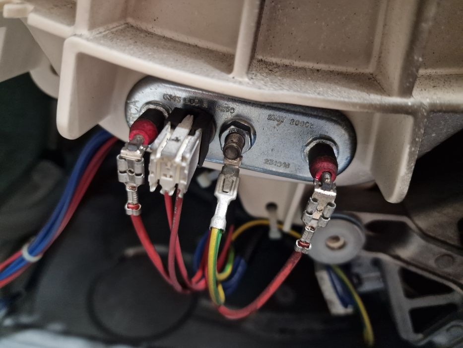 Продавам пералня Горение - на части, модел: W8624H