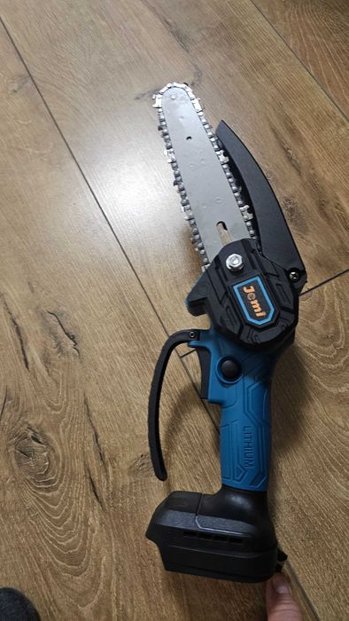 Акумулаторна резачка ,трион