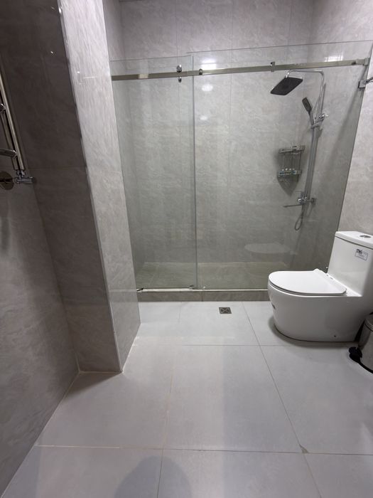 Продажа новой гостиницы у дороги 6 соток 2225м2 ориентир Хайт-Таун