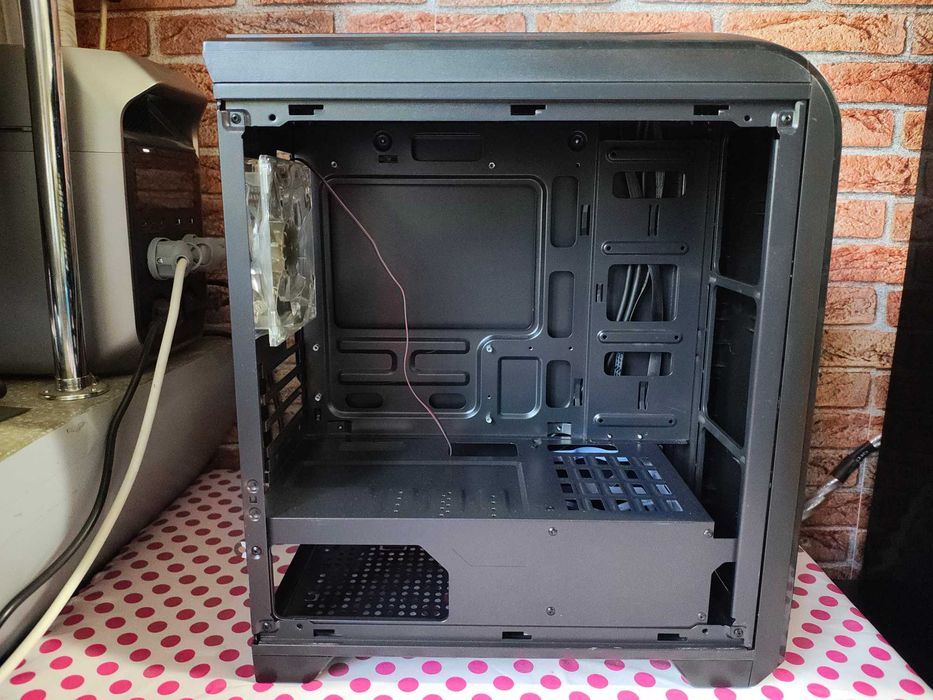 Carcasa PC MYRIA MY8704BK.