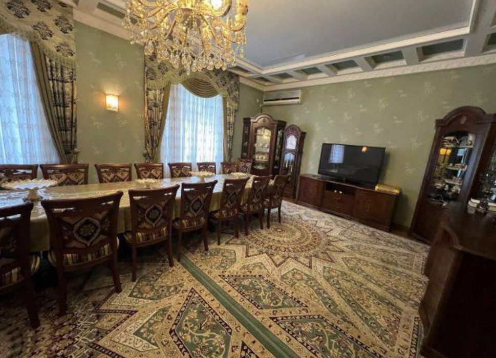 Сергели мошина бозор торисида жойлашган уй сотилади