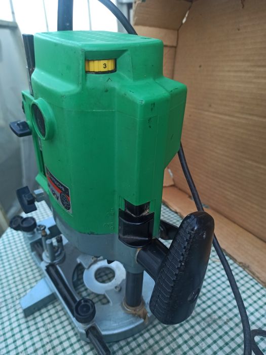 Оберфреза Hitachi M 12V , 1850W 12мм цанга