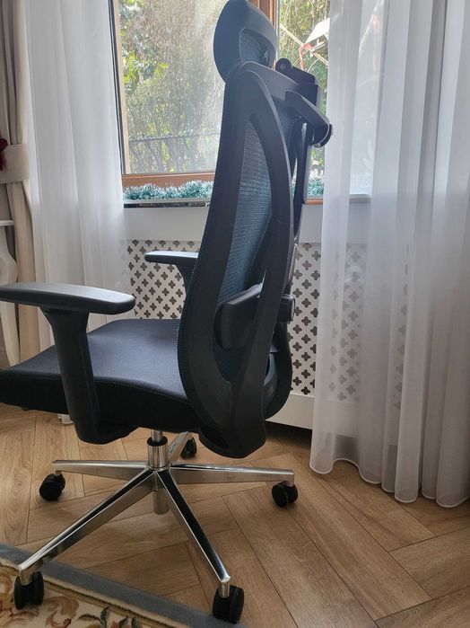 Ергономичен офис стол