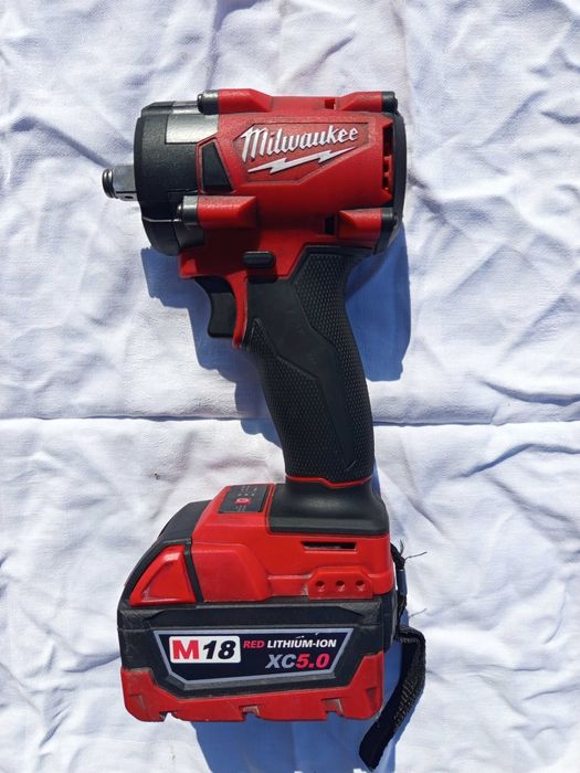 Пълен комплект Milwaukee M18 - 5 машини, 4 батерии 5.0Ah и зарядно