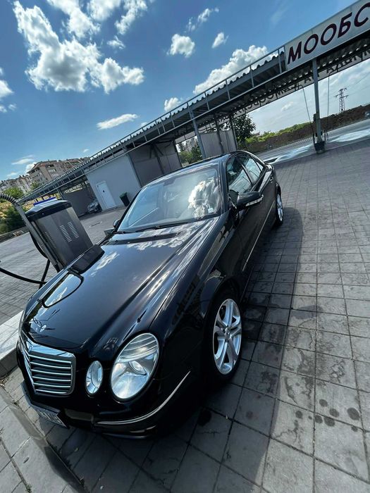 Mercedes-Benz E320 W211