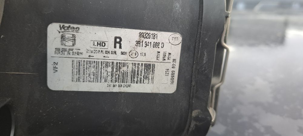 Far faruri dreapta stanga  bi-xenon Seat Exeo 3R1 941 008 D