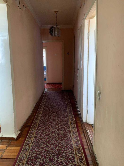 srochna uy sotiladi Narxoz inst oldida