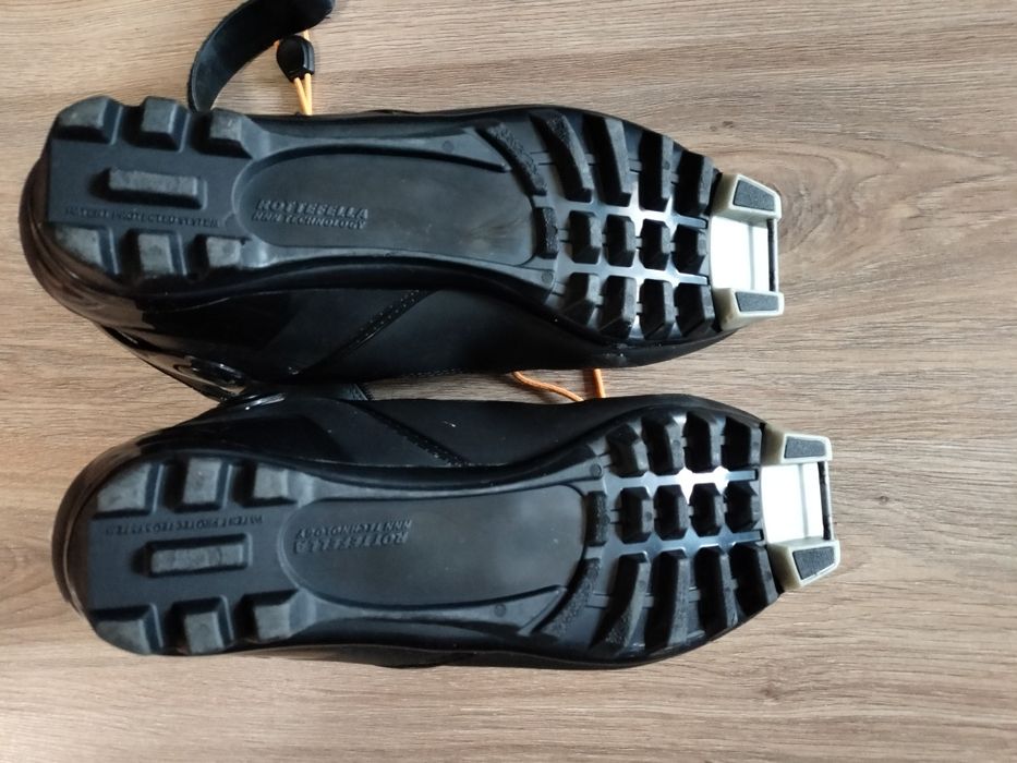 Ботинки для беговых лыж.