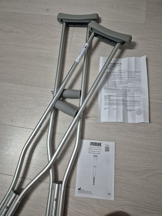 Vand cârje reglabile noi