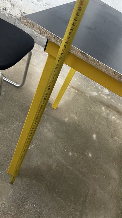 Стол   качественный.  для    дома