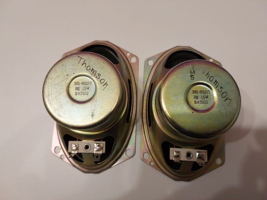 Difuzoare Thomson 15W, 13 cm. 50 lei ambele.Perfect funcționale.