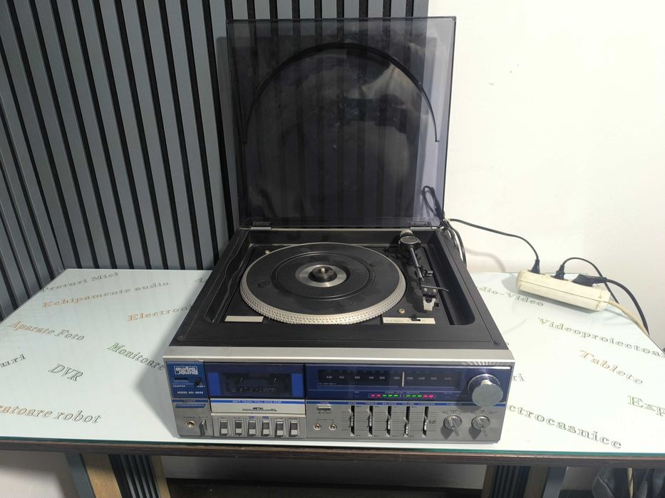 Sistem Audio All-in-One Model 4042 - Pick-up, Casete, Radio