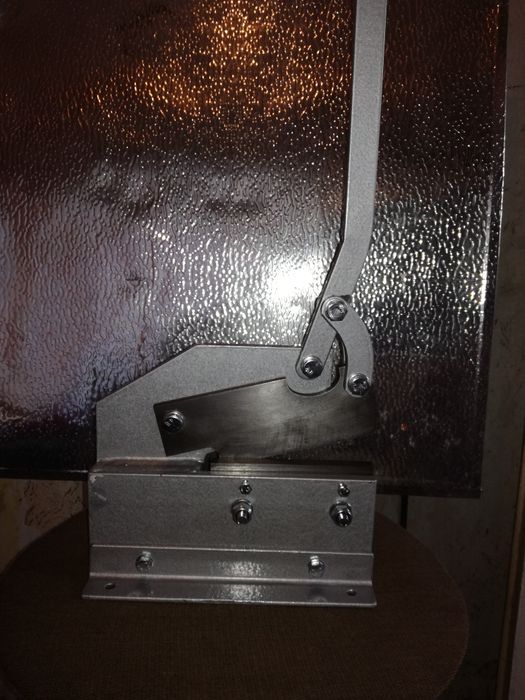 Гилотина-ножица за ламарина